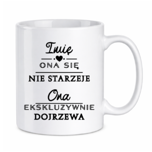 Kubek z dowolnym imieniem "Ona się nie starzeje"