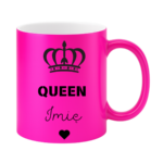 KUBEK PERSONALIZOWANY ,,QUEEN” Z IMIENIEM Podaruj jej coś wyjątkowego – kubek personalizowany z imieniem i napisem „Queen” to idealny prezent dla królowej Twojego życia. Doskonały jako kubek dla dziewczyny, mamy, siostry, przyjaciółki lub żony – na urodziny, święta, Walentynki czy Dzień Kobiet. Elegancki design z koroną i serduszkiem sprawia, że to nie tylko kubek z imieniem, ale też wyraz uznania i czułości w królewskim stylu.