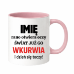 Kubek z dowolnym imieniem "Rano otwiera oczy świat już go wk*rwia"