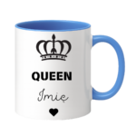 KUBEK PERSONALIZOWANY ,,QUEEN” Z IMIENIEM Podaruj jej coś wyjątkowego – kubek personalizowany z imieniem i napisem „Queen” to idealny prezent dla królowej Twojego życia. Doskonały jako kubek dla dziewczyny, mamy, siostry, przyjaciółki lub żony – na urodziny, święta, Walentynki czy Dzień Kobiet. Elegancki design z koroną i serduszkiem sprawia, że to nie tylko kubek z imieniem, ale też wyraz uznania i czułości w królewskim stylu.