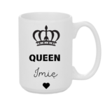 KUBEK PERSONALIZOWANY ,,QUEEN” Z IMIENIEM Podaruj jej coś wyjątkowego – kubek personalizowany z imieniem i napisem „Queen” to idealny prezent dla królowej Twojego życia. Doskonały jako kubek dla dziewczyny, mamy, siostry, przyjaciółki lub żony – na urodziny, święta, Walentynki czy Dzień Kobiet. Elegancki design z koroną i serduszkiem sprawia, że to nie tylko kubek z imieniem, ale też wyraz uznania i czułości w królewskim stylu.