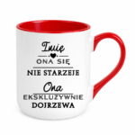 Kubek z dowolnym imieniem "Ona się nie starzeje"