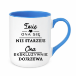 Kubek z dowolnym imieniem "Ona się nie starzeje"