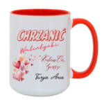 Kubek z napisem „Chrzanić Walentynki – kocham Cię zawsze. Twoja/Twój [imię]” to idealny prezent dla tych, którzy nie potrzebują święta, żeby mówić o uczuciach. Bez lukru, bez serduszek na siłę – za to szczerze i od serca. Bo miłość nie jest na jeden dzień w roku. Jest na zwykłe poranki, wspólną kawę i codzienne „dobrze, że jesteś”