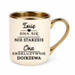 Kubek z dowolnym imieniem "Ona się nie starzeje"