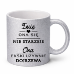 Kubek z dowolnym imieniem "Ona się nie starzeje"