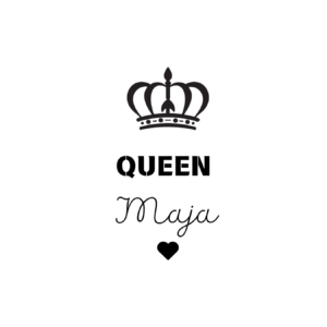 KUBEK PERSONALIZOWANY ,,QUEEN” Z IMIENIEM Podaruj jej coś wyjątkowego – kubek personalizowany z imieniem i napisem „Queen” to idealny prezent dla królowej Twojego życia. Doskonały jako kubek dla dziewczyny, mamy, siostry, przyjaciółki lub żony – na urodziny, święta, Walentynki czy Dzień Kobiet. Elegancki design z koroną i serduszkiem sprawia, że to nie tylko kubek z imieniem, ale też wyraz uznania i czułości w królewskim stylu.