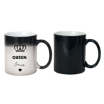 KUBEK PERSONALIZOWANY ,,QUEEN” Z IMIENIEM Podaruj jej coś wyjątkowego – kubek personalizowany z imieniem i napisem „Queen” to idealny prezent dla królowej Twojego życia. Doskonały jako kubek dla dziewczyny, mamy, siostry, przyjaciółki lub żony – na urodziny, święta, Walentynki czy Dzień Kobiet. Elegancki design z koroną i serduszkiem sprawia, że to nie tylko kubek z imieniem, ale też wyraz uznania i czułości w królewskim stylu.