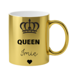 KUBEK PERSONALIZOWANY ,,QUEEN” Z IMIENIEM Podaruj jej coś wyjątkowego – kubek personalizowany z imieniem i napisem „Queen” to idealny prezent dla królowej Twojego życia. Doskonały jako kubek dla dziewczyny, mamy, siostry, przyjaciółki lub żony – na urodziny, święta, Walentynki czy Dzień Kobiet. Elegancki design z koroną i serduszkiem sprawia, że to nie tylko kubek z imieniem, ale też wyraz uznania i czułości w królewskim stylu.