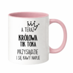Kubek "A teraz królowa tik toka przysiądzie i się kawy napije"