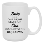 Kubek z dowolnym imieniem "Ona się nie starzeje"
