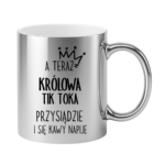 Kubek "A teraz królowa tik toka przysiądzie i się kawy napije"